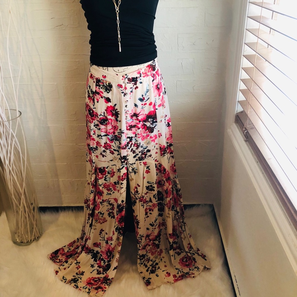 EnCreme floral maxi skirt size M